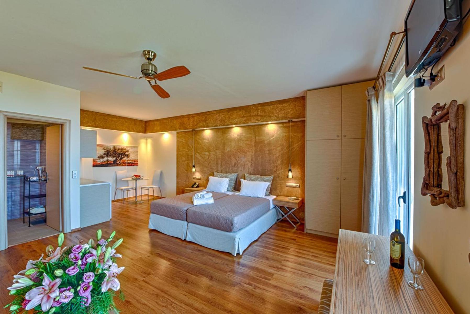 Petani Bay Hotel - Adults Only Вовикес Экстерьер фото