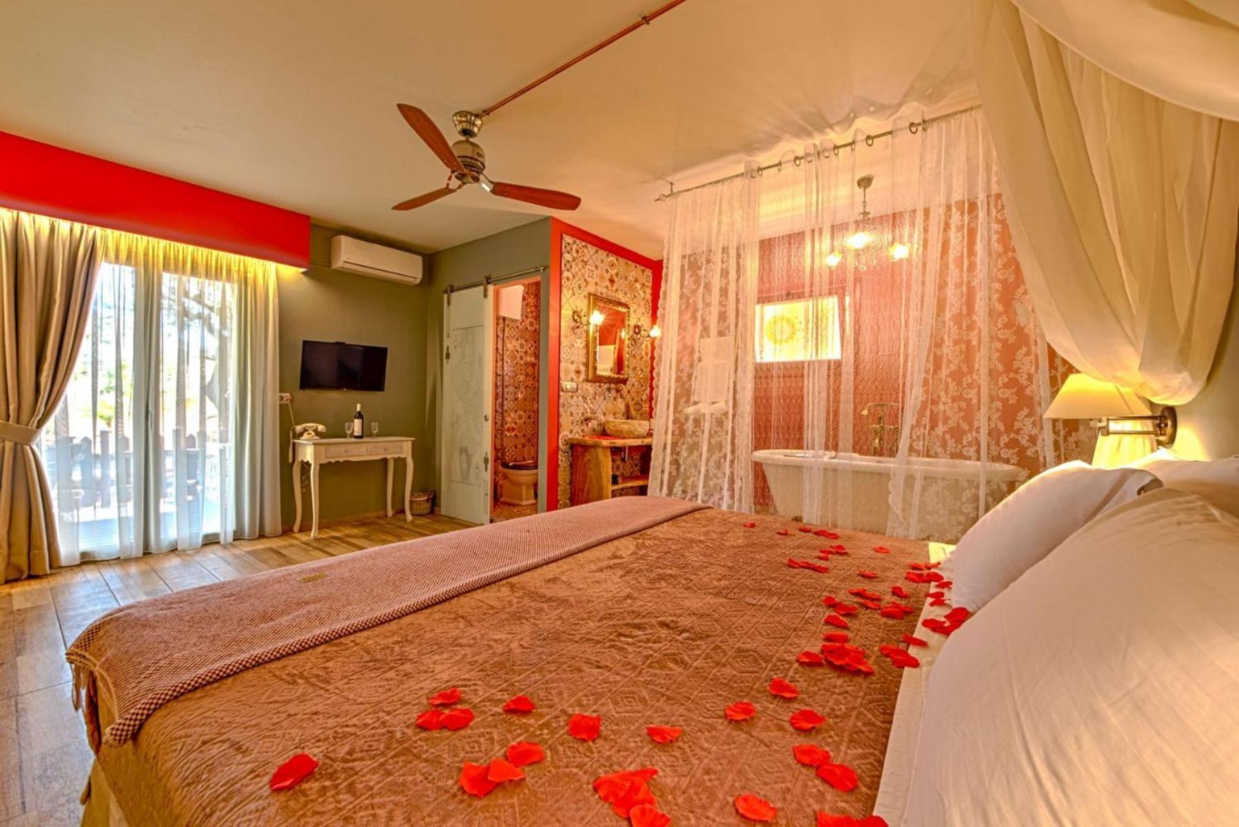 Petani Bay Hotel - Adults Only Вовикес Экстерьер фото